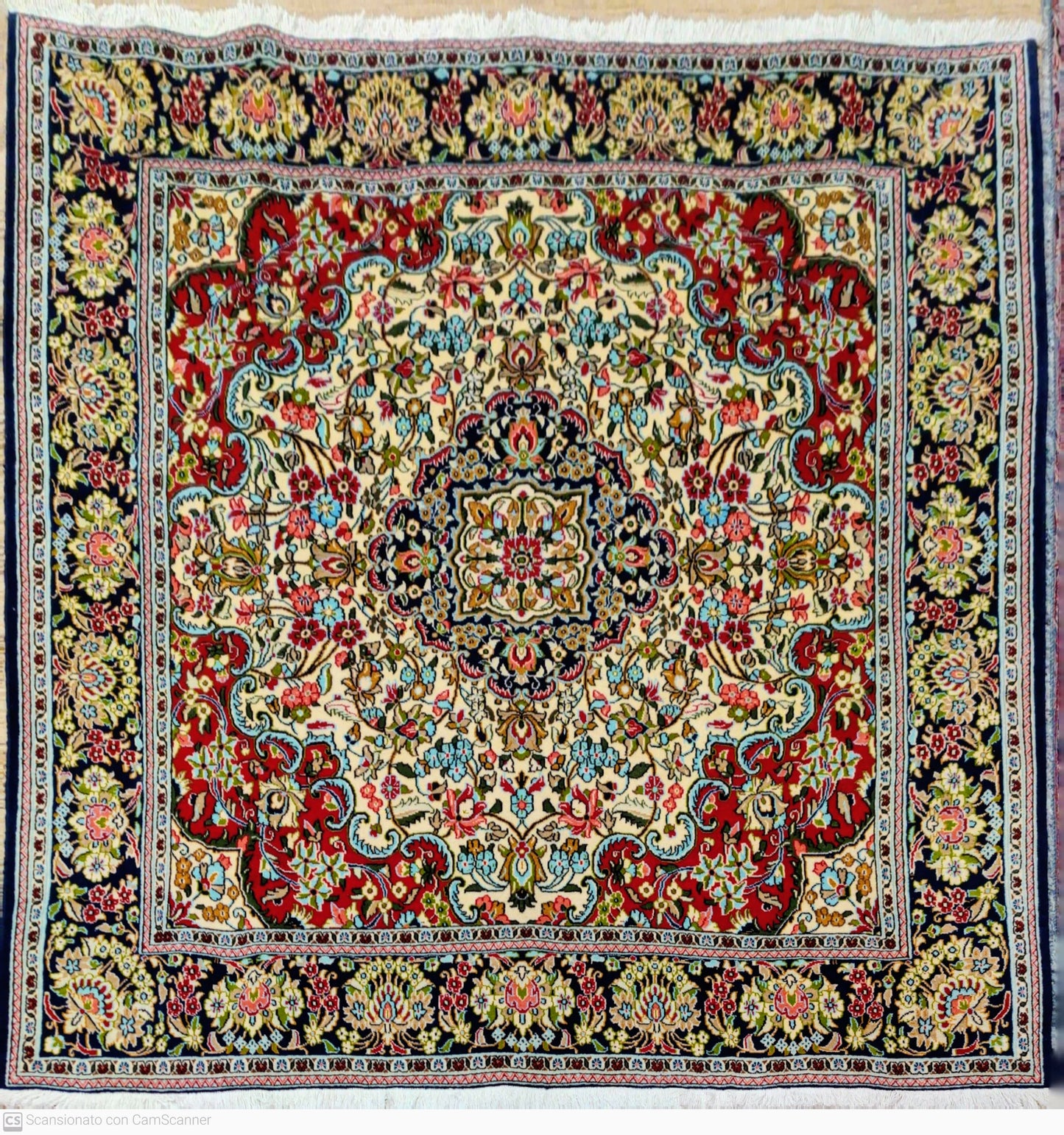 QUM 196 X 196 cm